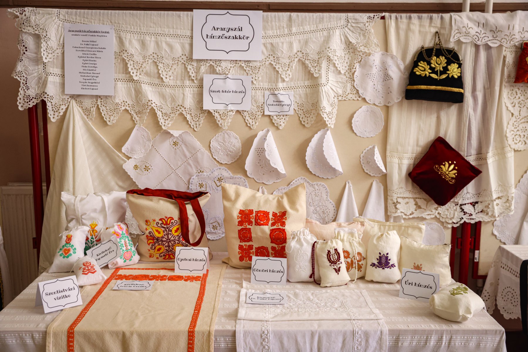 Aranyszál hímzőszakkörb