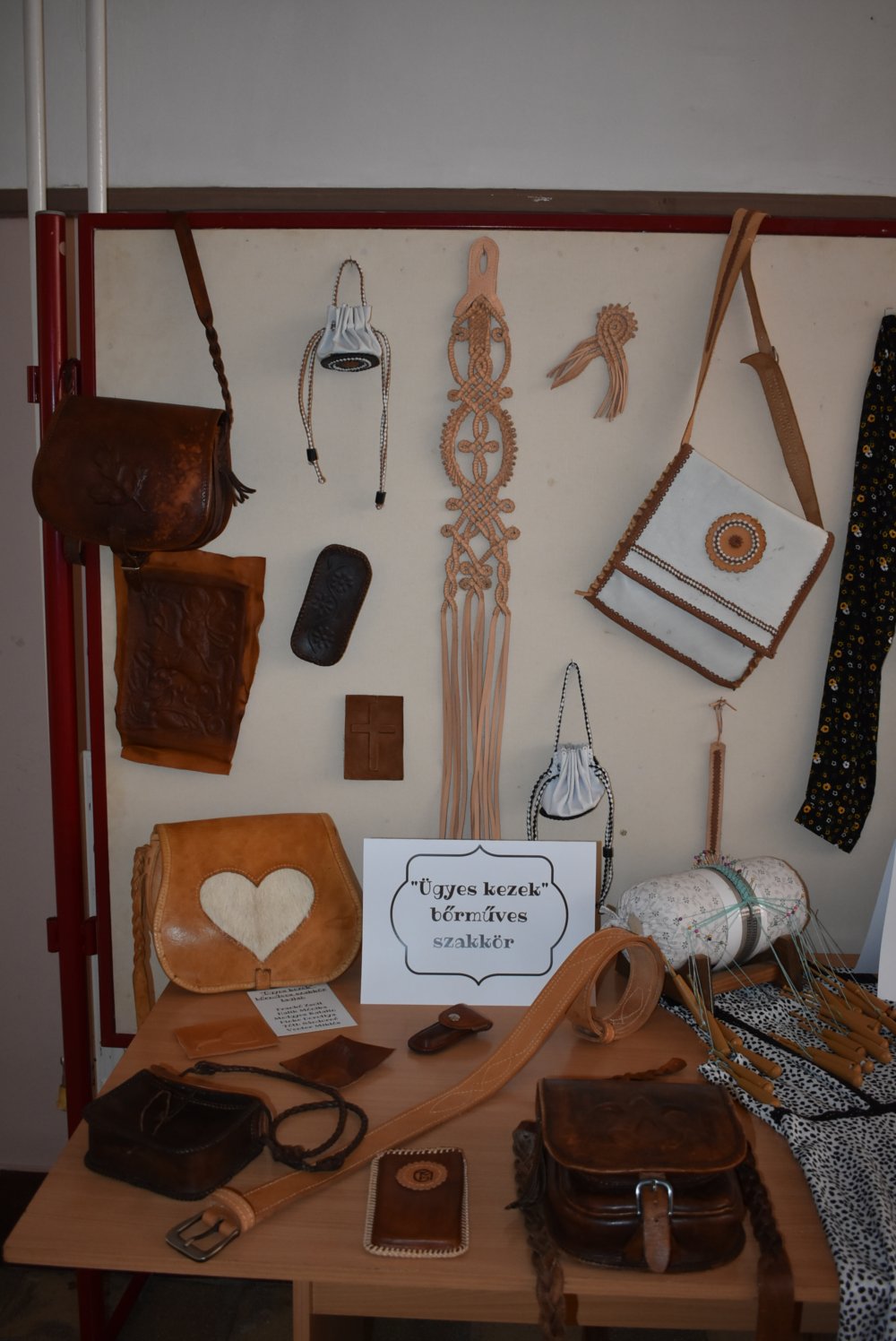 Ügyes kezek bőrműves szakkörb