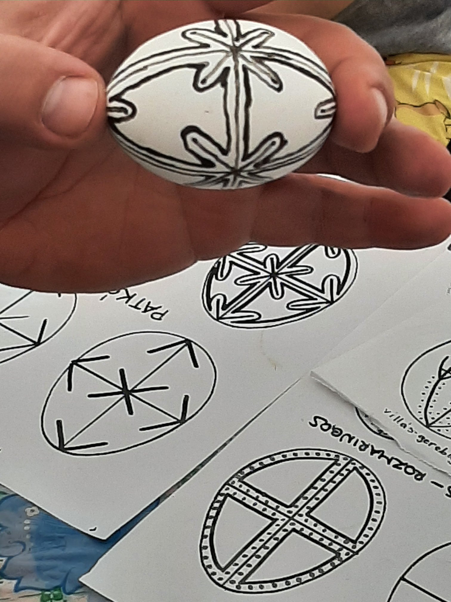 kesz a minta rajzolasa mar csak festeni kellb